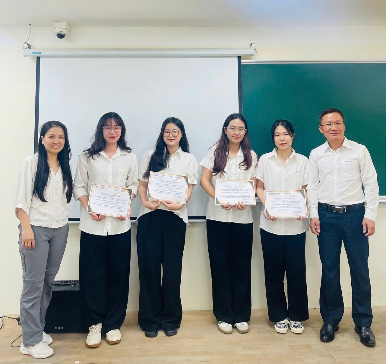 Những c&ocirc;ng cụ hỗ trợ sinh vi&ecirc;n TMĐT